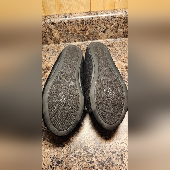 Shoes - Picture 2 of 2